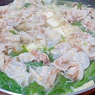 豚バラ肉とみず菜と豆腐の水たき鍋